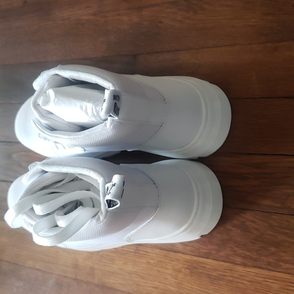 White Doc - Picture 4 of 8